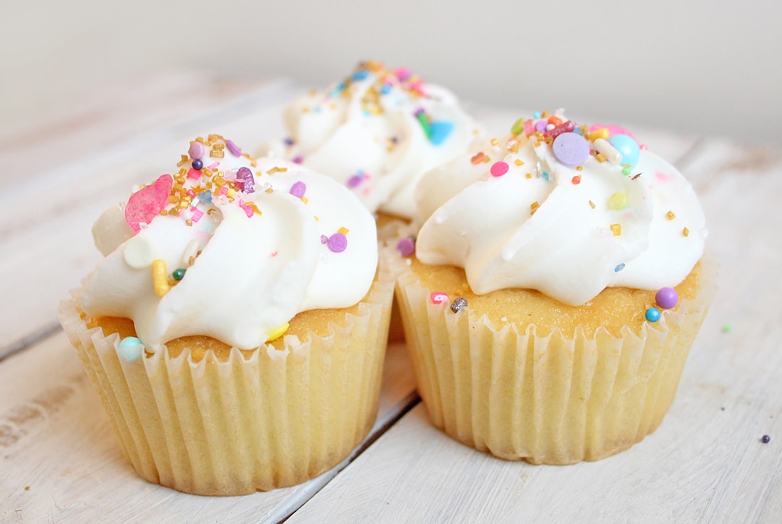 Vanilla Cupcake Set